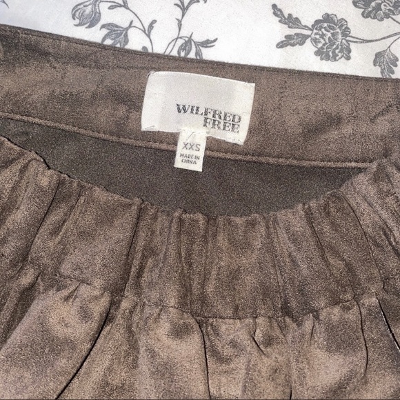 aritzia  wilfred skirt - Picture 3 of 3